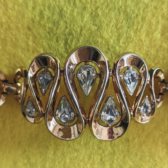 1930's Trifari Gold-Tone & Rhinestone Bracelet. - Picture 4 of 8